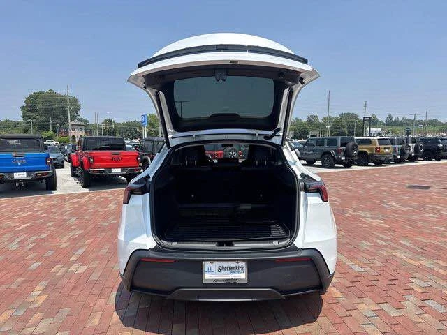 2026 Tesla Model Y - Image 10 of 20