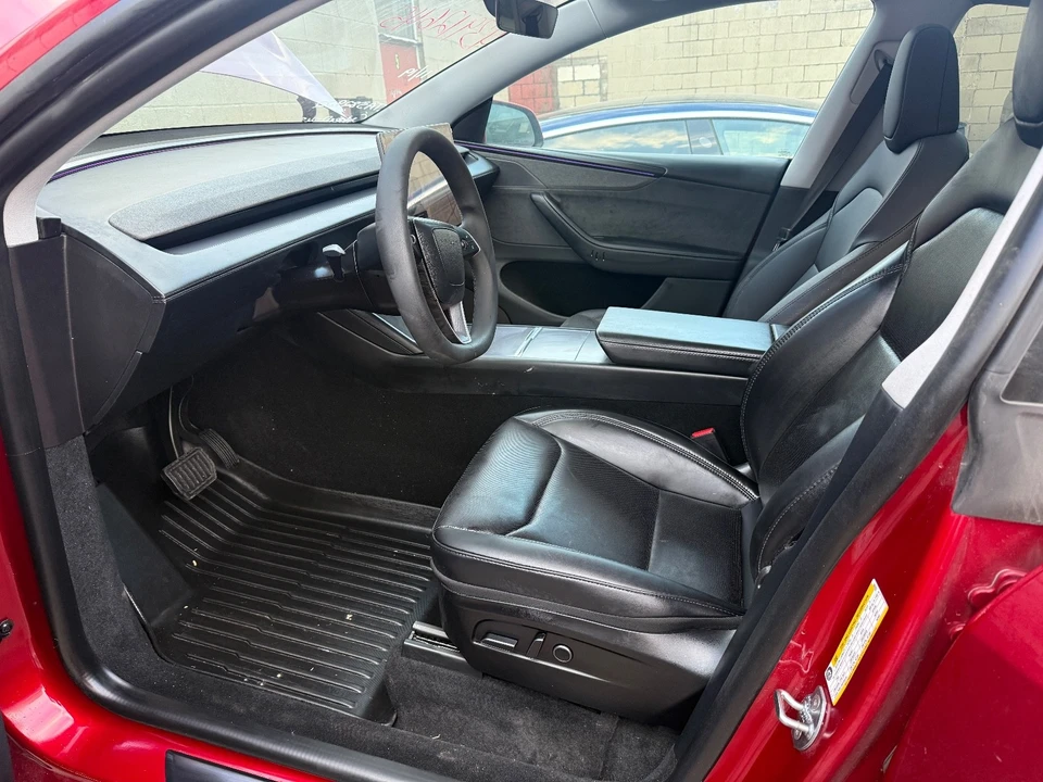 2026 Tesla Model Y - Image 15 of 18