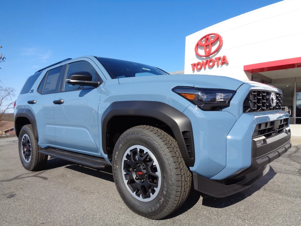 2026 Toyota 4Runner 6th Gen - Image 2 of 21