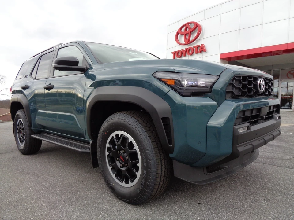 2026 Toyota 4Runner 6th Gen - Image 2 of 21