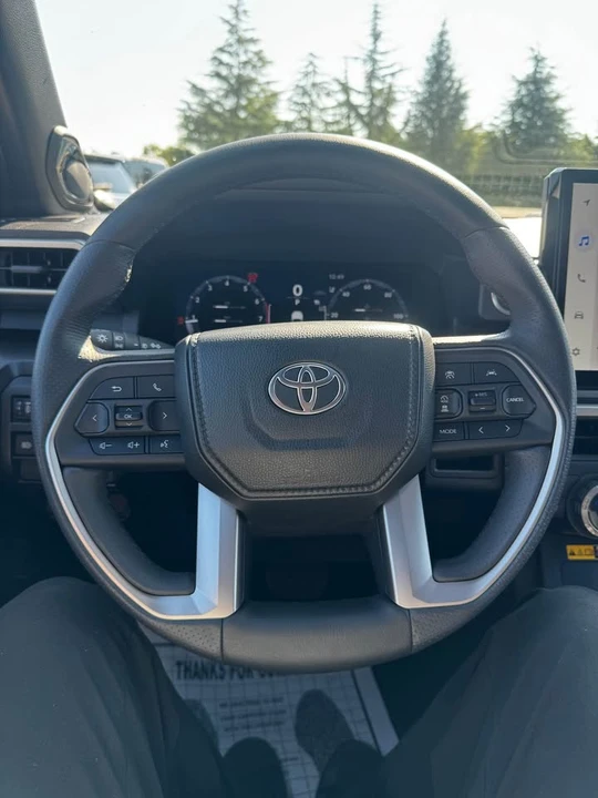 2026 Toyota 4Runner 6th Gen - Image 12 of 18