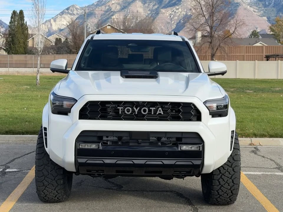 2026 Toyota 4Runner 6th Gen - Image 2 of 12