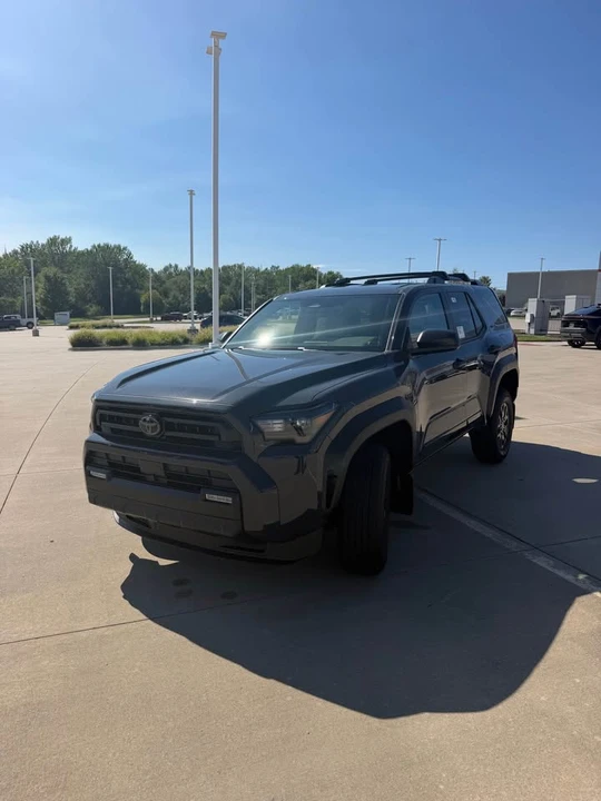 2026 Toyota 4Runner 6th Gen - Image 2 of 16