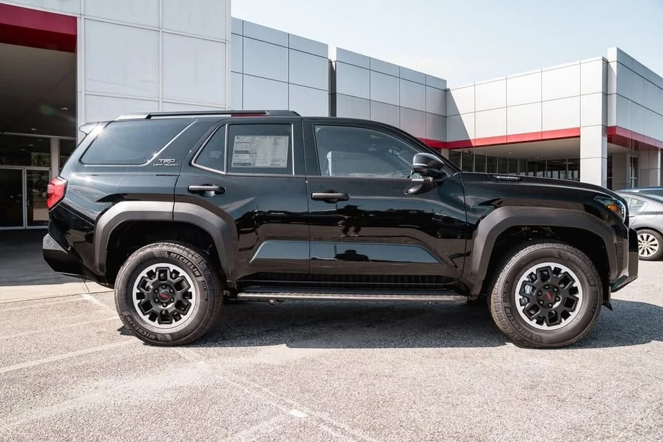 2026 Toyota 4Runner 6th Gen - Image 7 of 17