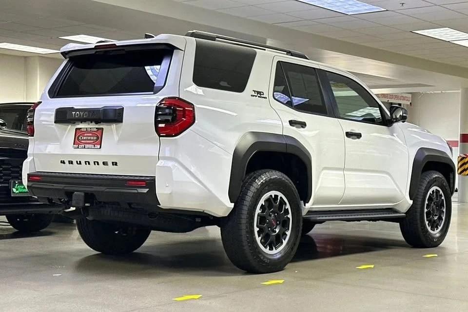 2026 Toyota 4Runner 6th Gen - Image 3 of 19
