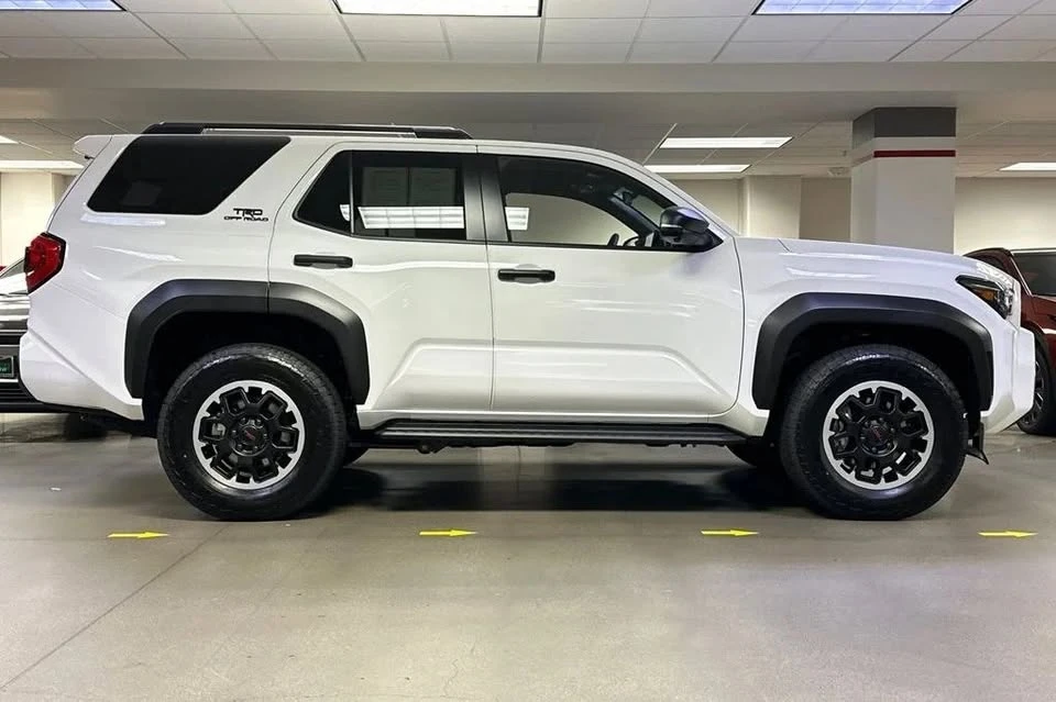 2026 Toyota 4Runner 6th Gen - Image 2 of 19