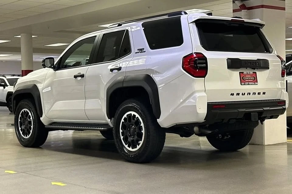 2026 Toyota 4Runner 6th Gen - Image 5 of 19