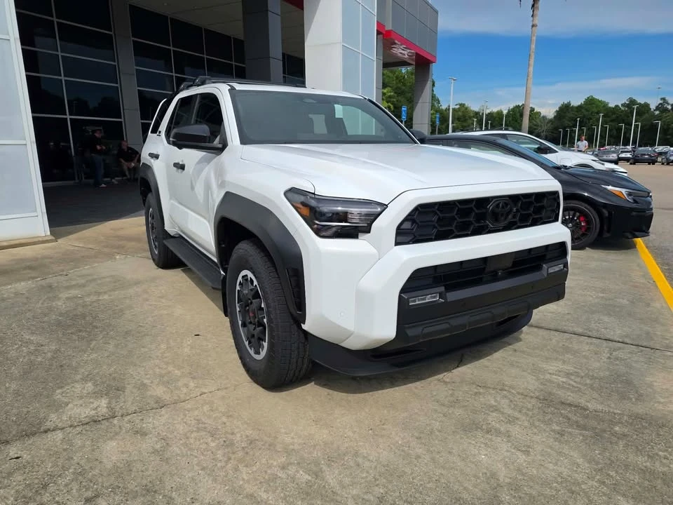 2026 Toyota 4Runner 6th Gen - Image 4 of 16