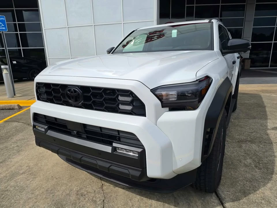 2026 Toyota 4Runner 6th Gen - Image 2 of 16