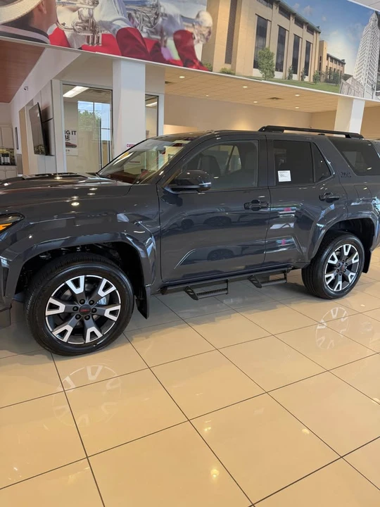 2026 Toyota 4Runner 6th Gen - Image 2 of 2