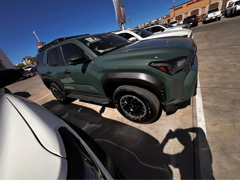 2026 Toyota 4Runner 6th Gen - Image 2 of 7