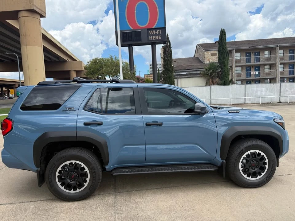 2026 Toyota 4Runner 6th Gen - Image 3 of 20