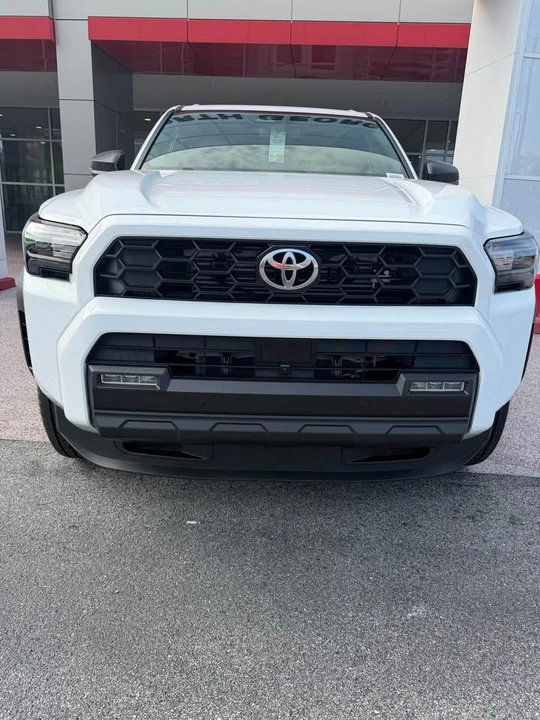 2026 Toyota 4Runner 6th Gen - Image 3 of 20
