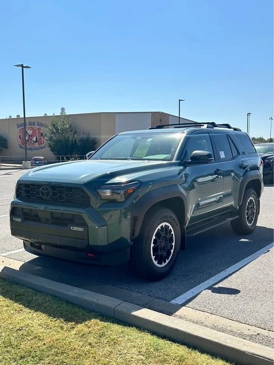 2026 Toyota 4Runner 6th Gen - Image 2 of 4