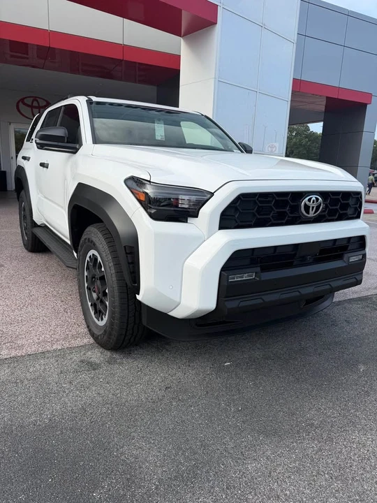 2026 Toyota 4Runner 6th Gen - Image 2 of 20