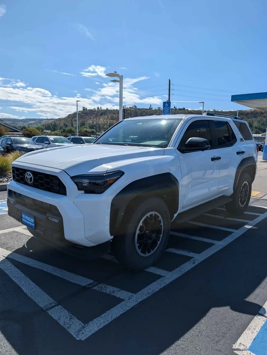 2026 Toyota 4Runner 6th Gen - Image 3 of 15