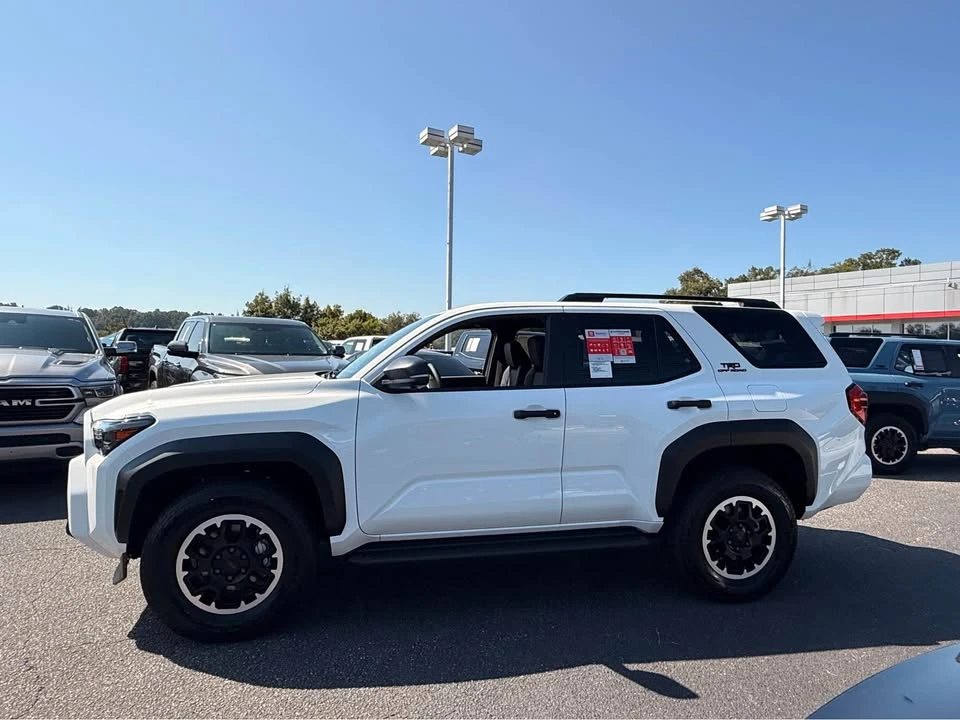 2026 Toyota 4Runner 6th Gen - Image 2 of 13