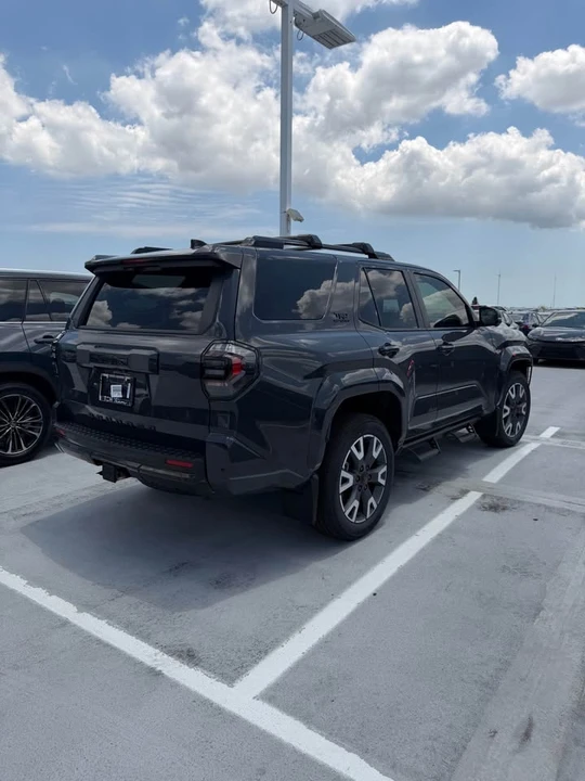 2026 Toyota 4Runner 6th Gen - Image 7 of 11
