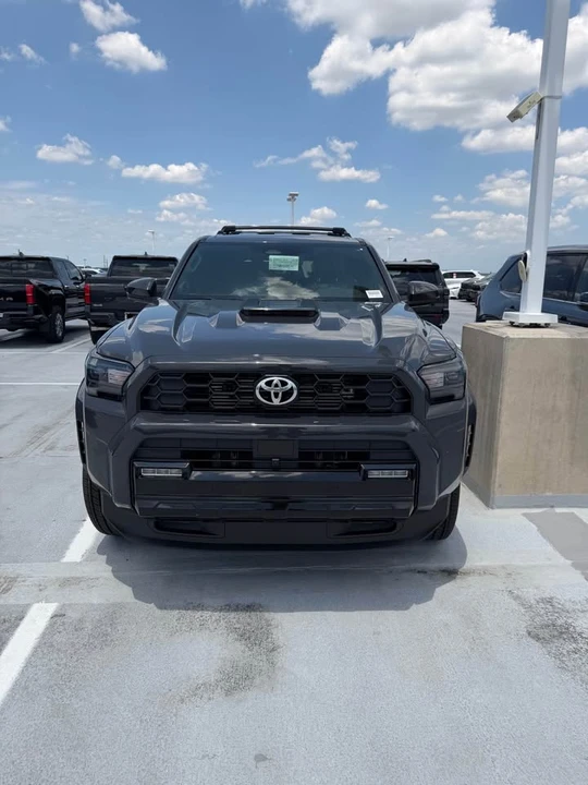 2026 Toyota 4Runner 6th Gen - Image 2 of 11