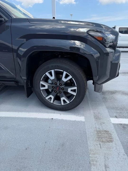 2026 Toyota 4Runner 6th Gen - Image 4 of 11