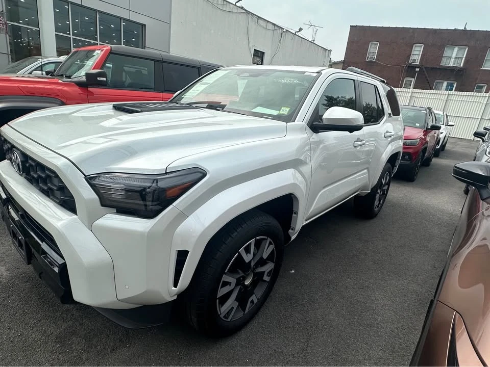 2026 Toyota 4Runner 6th Gen - Image 2 of 6