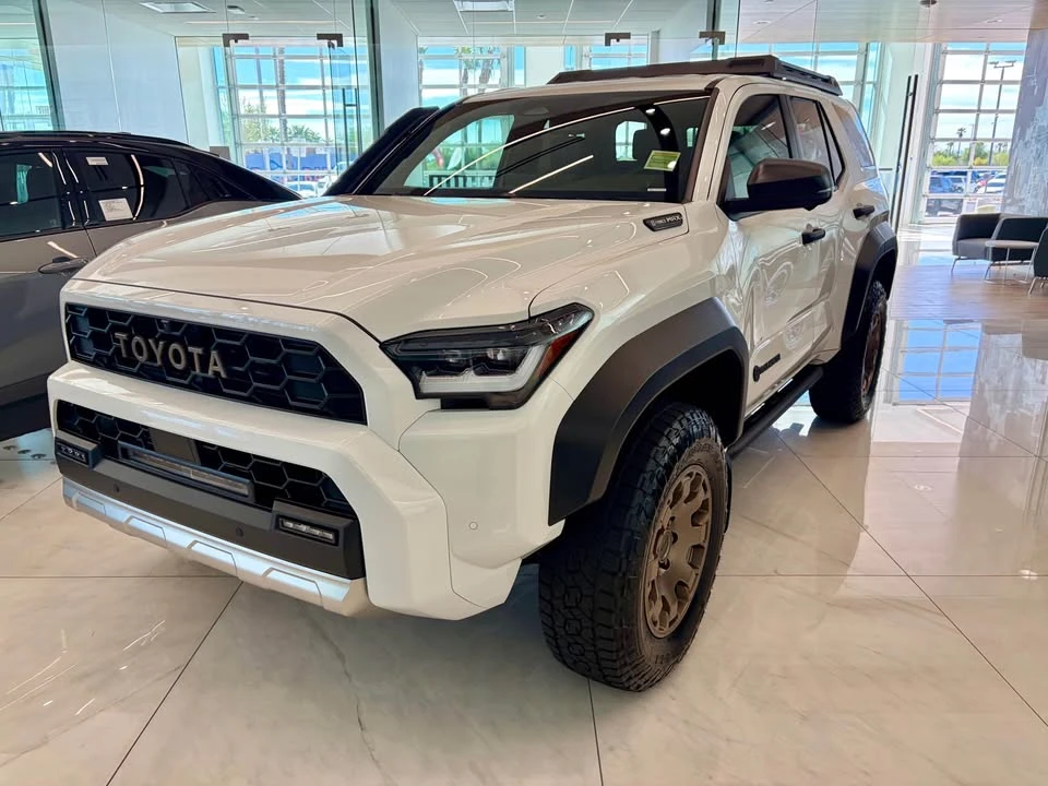 2026 Toyota 4Runner 6th Gen - Image 2 of 13