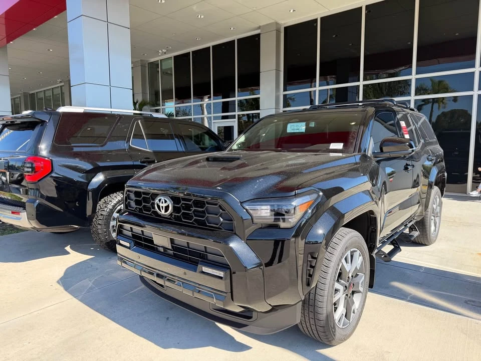 2026 Toyota 4Runner 6th Gen - Image 2 of 6