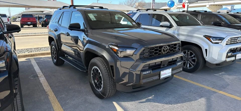 2026 Toyota 4Runner 6th Gen - Image 2 of 10