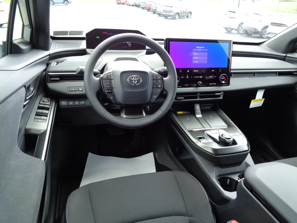 2026 Toyota C-HR - Image 14 of 31
