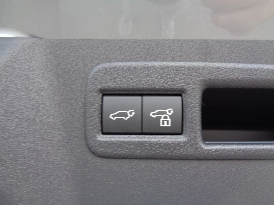 2026 Toyota C-HR - Image 16 of 31