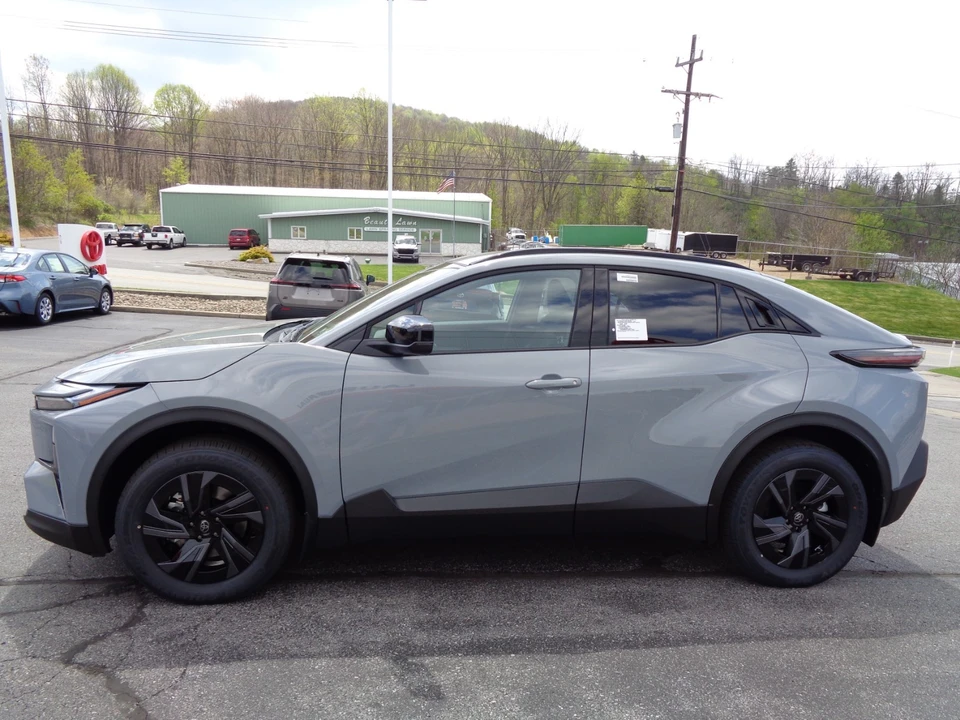 2026 Toyota C-HR - Image 7 of 31