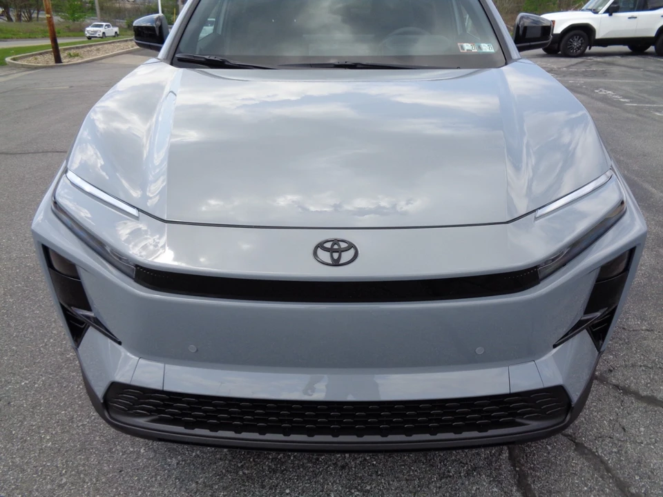 2026 Toyota C-HR - Image 9 of 31