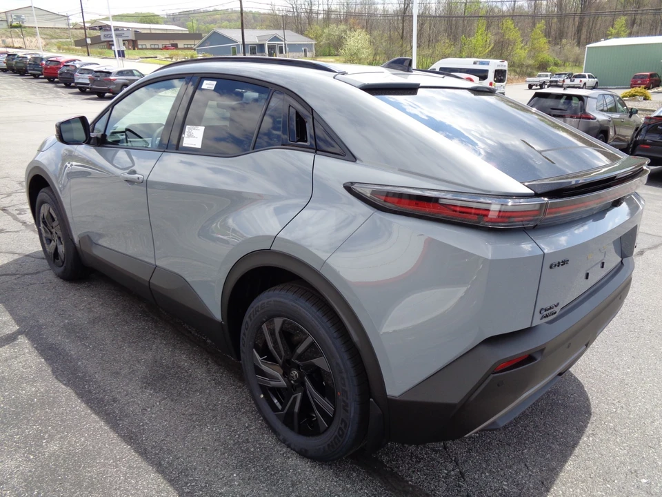 2026 Toyota C-HR - Image 6 of 31