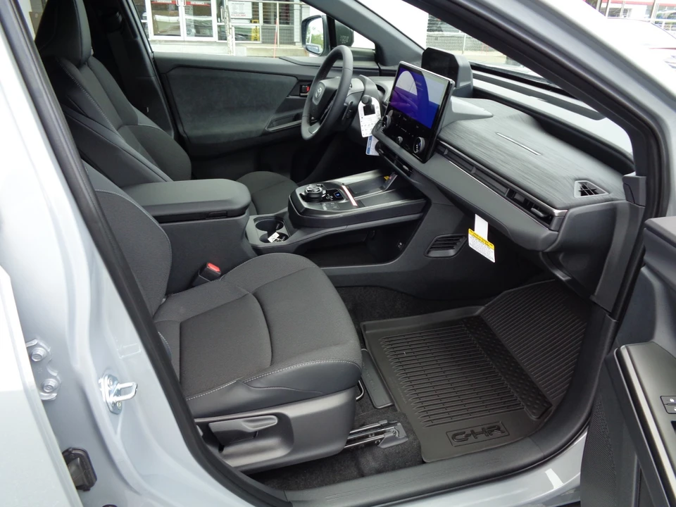 2026 Toyota C-HR - Image 18 of 31