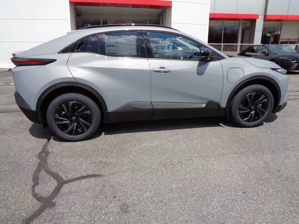 2026 Toyota C-HR - Image 3 of 31