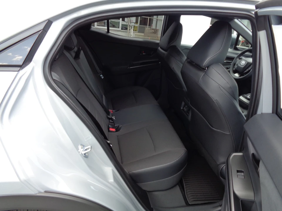 2026 Toyota C-HR - Image 17 of 31