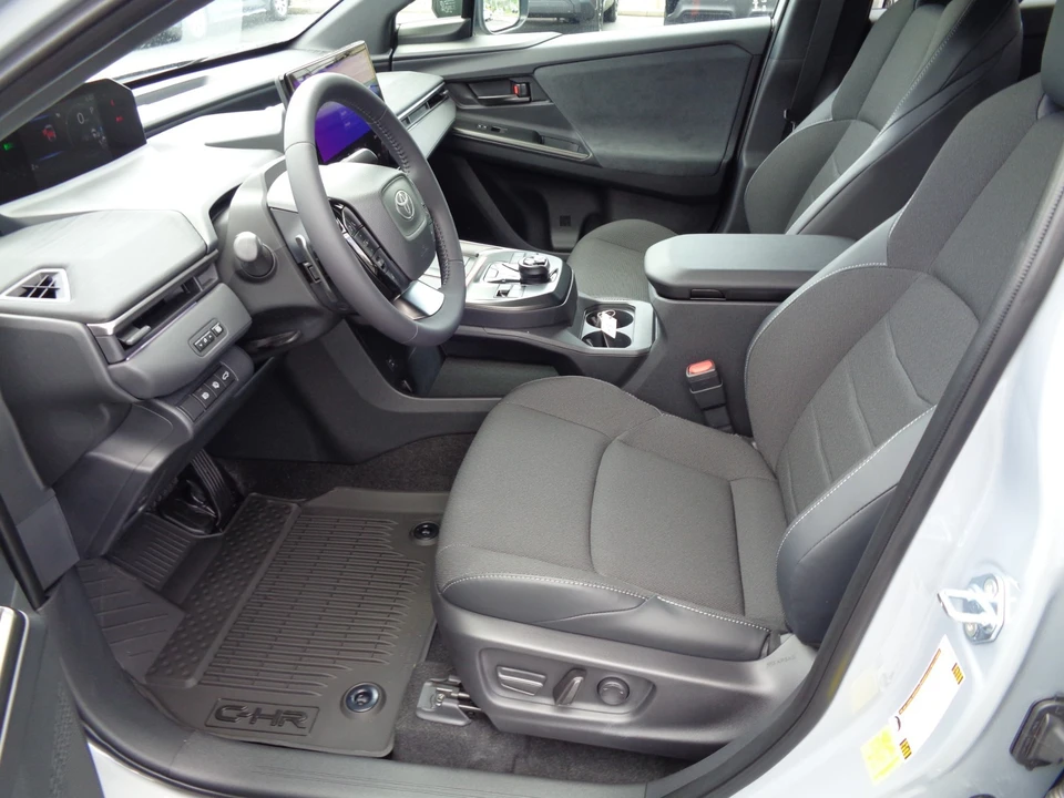 2026 Toyota C-HR - Image 11 of 31