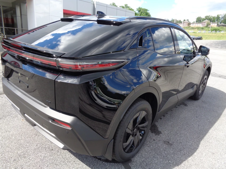 2026 Toyota C-HR - Image 4 of 31