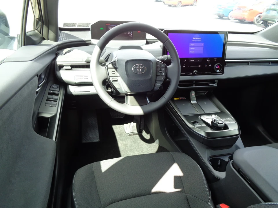 2026 Toyota C-HR - Image 15 of 31