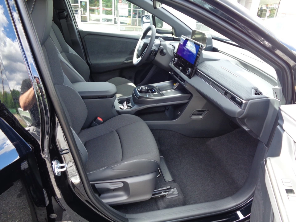 2026 Toyota C-HR - Image 18 of 31