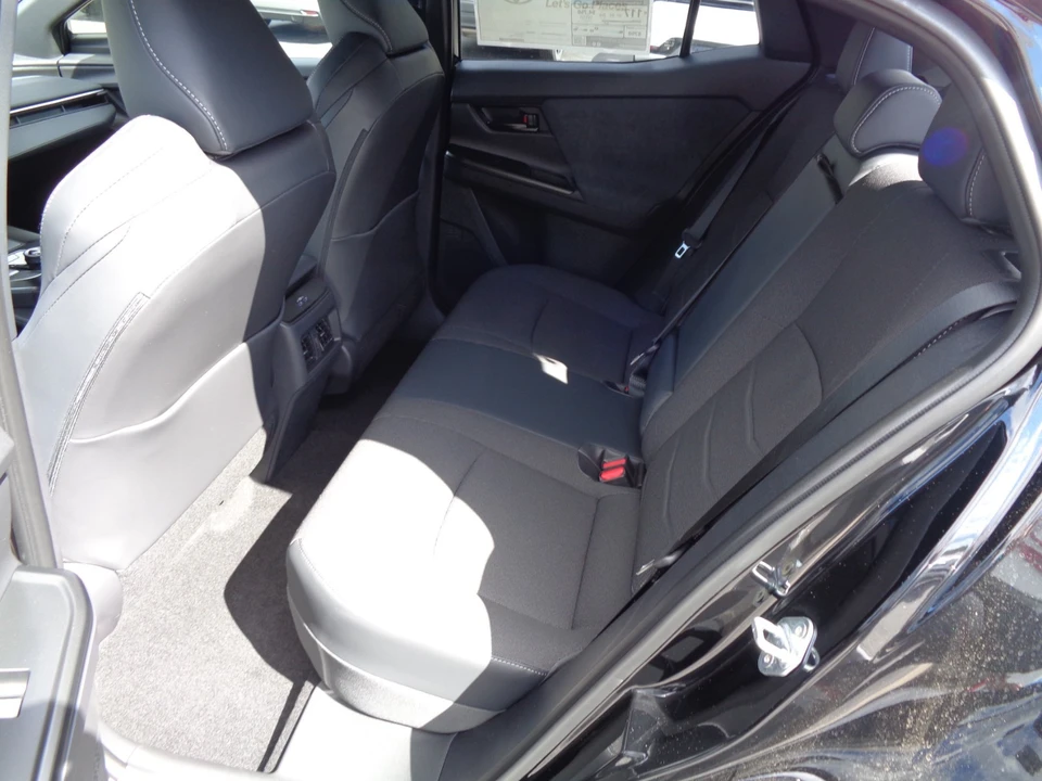 2026 Toyota C-HR - Image 14 of 31