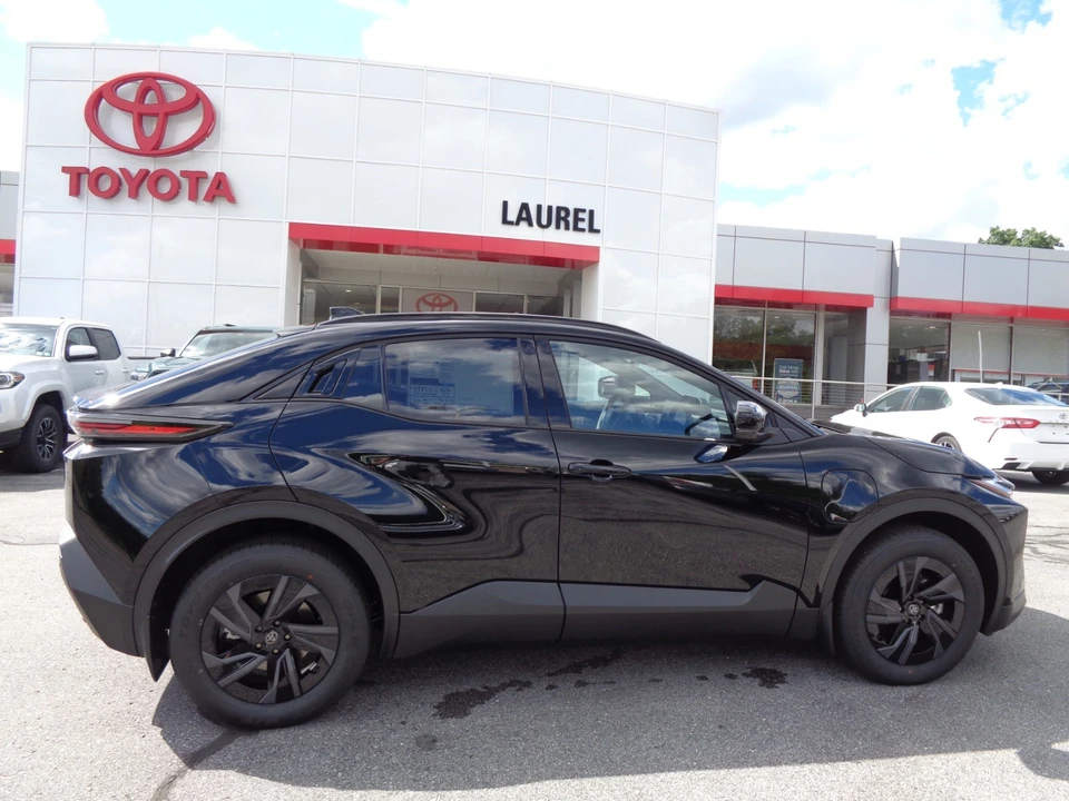 2026 Toyota C-HR - Image 3 of 31