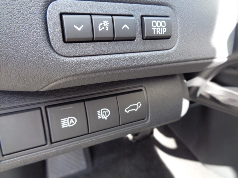 2026 Toyota C-HR - Image 13 of 31