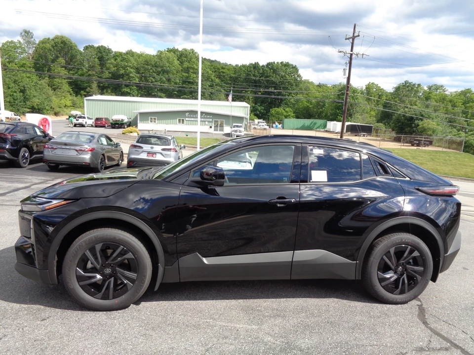 2026 Toyota C-HR - Image 7 of 31