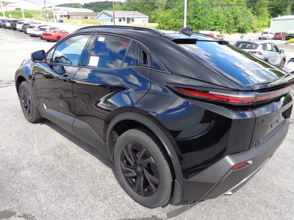 2026 Toyota C-HR - Image 6 of 31