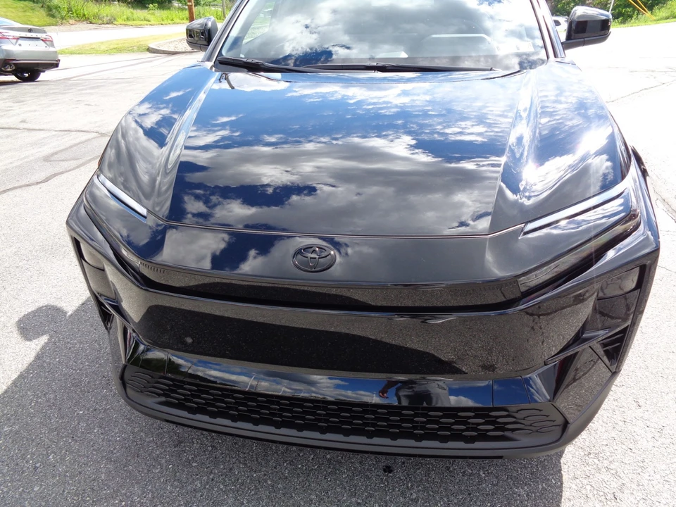 2026 Toyota C-HR - Image 9 of 31