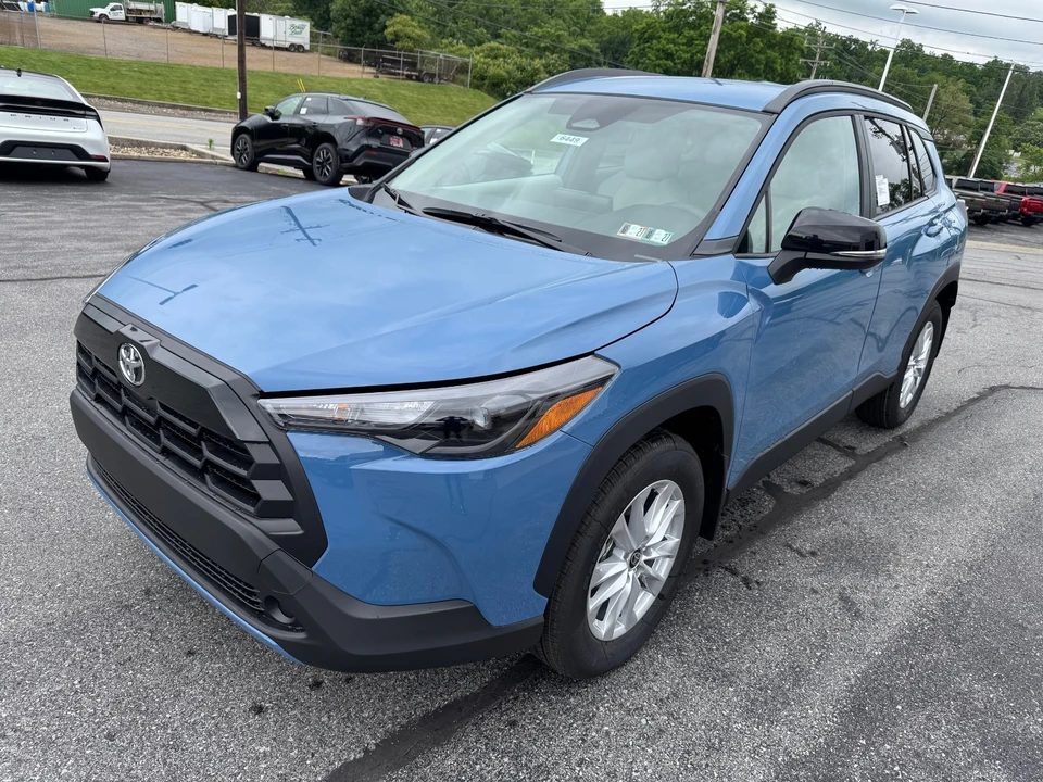 2026 Toyota Corolla Cross - Image 3 of 31