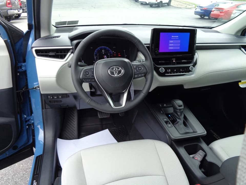 2026 Toyota Corolla Cross - Image 14 of 31