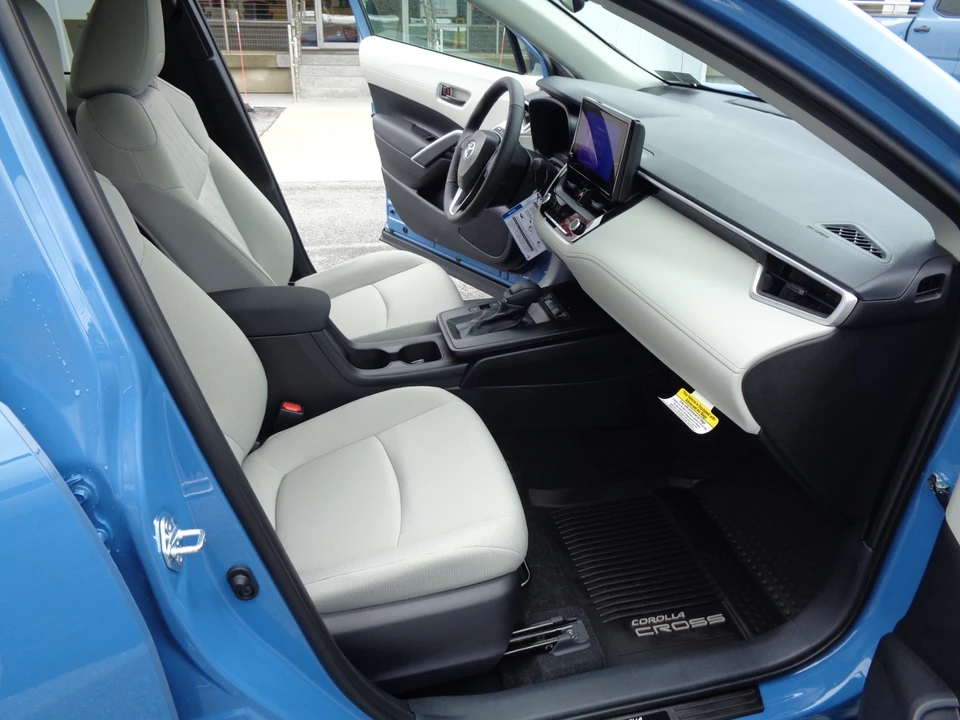 2026 Toyota Corolla Cross - Image 18 of 31