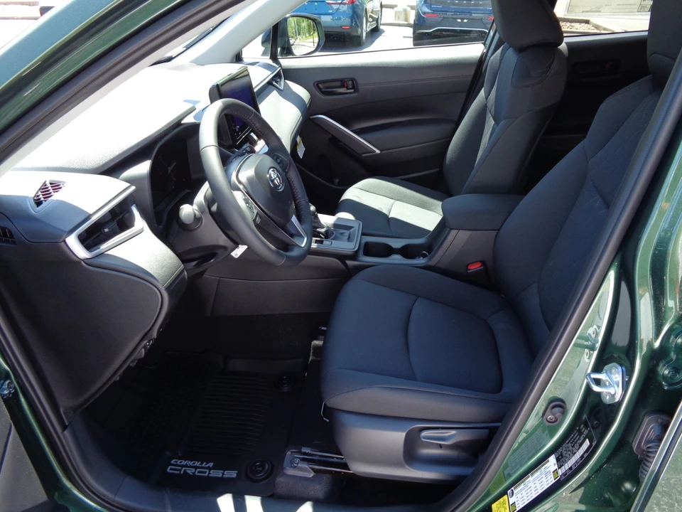 2026 Toyota Corolla Cross - Image 11 of 30